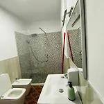 Spacious 1br Hub With Balcony 地拉那
