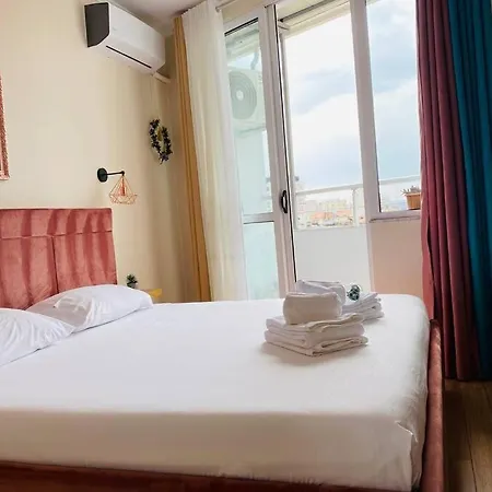 Spacious 1br Hub With Balcony 公寓 地拉那