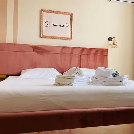Spacious 1br Hub With Balcony 地拉那