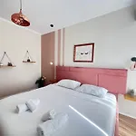 Spacious 1br Hub With Balcony