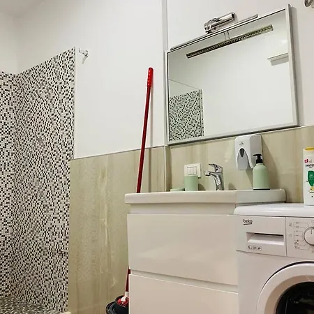 Apartman Spacious 1br Hub With Balcony