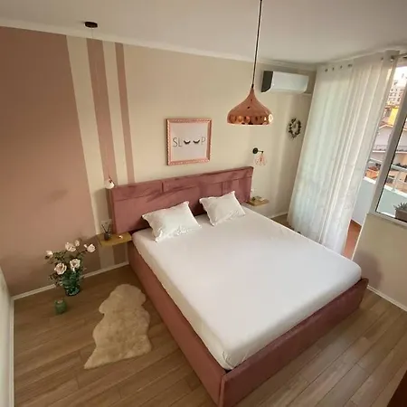 The Wink & Pink With Balcony