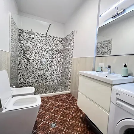 Spacious 1br Hub With Balcony * Tirana